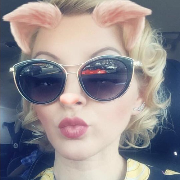 Meet your Posher, Laura - Picture 2 of 8